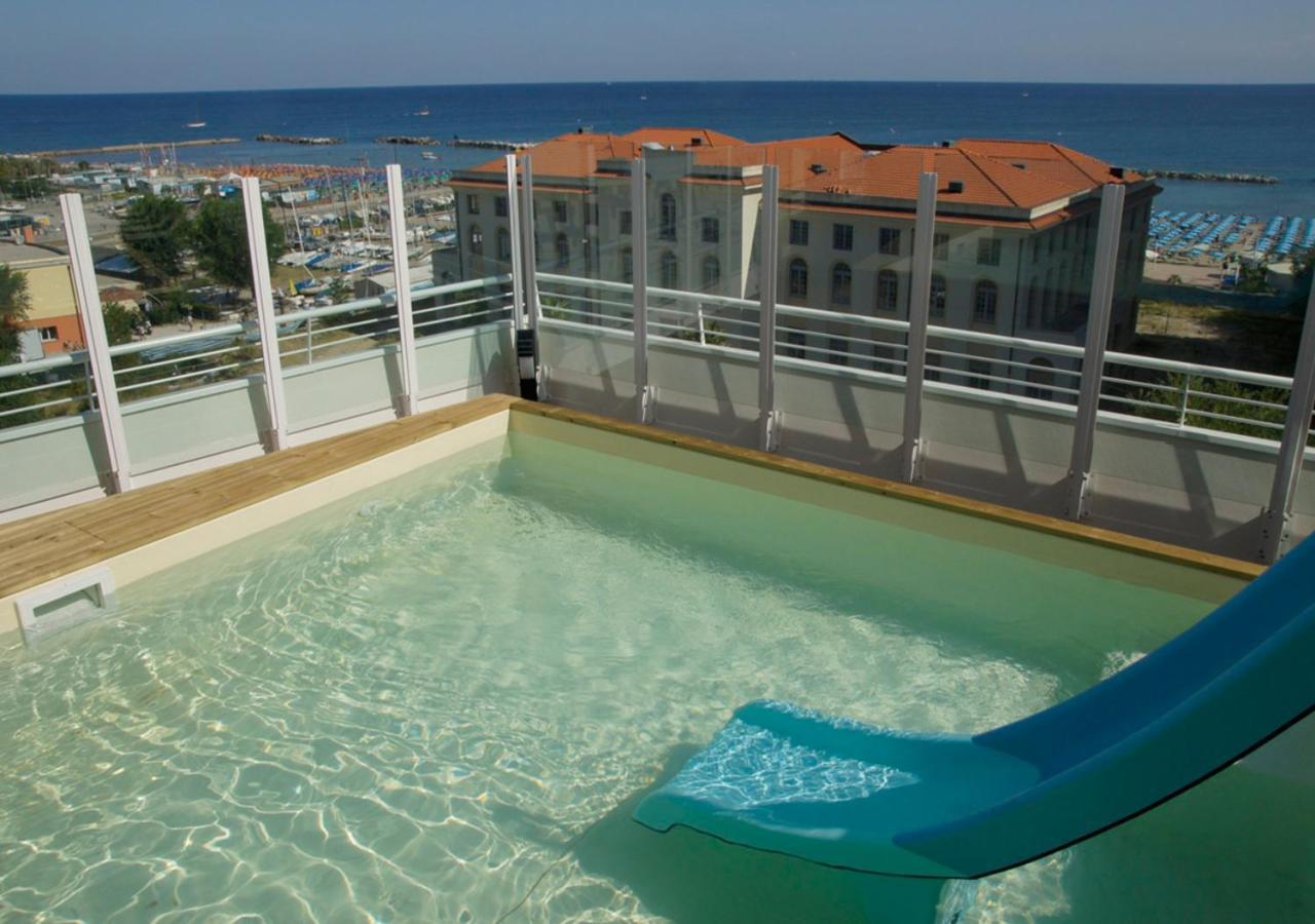 Hotel Aragosta กัตตอลิกา ภายนอก รูปภาพ